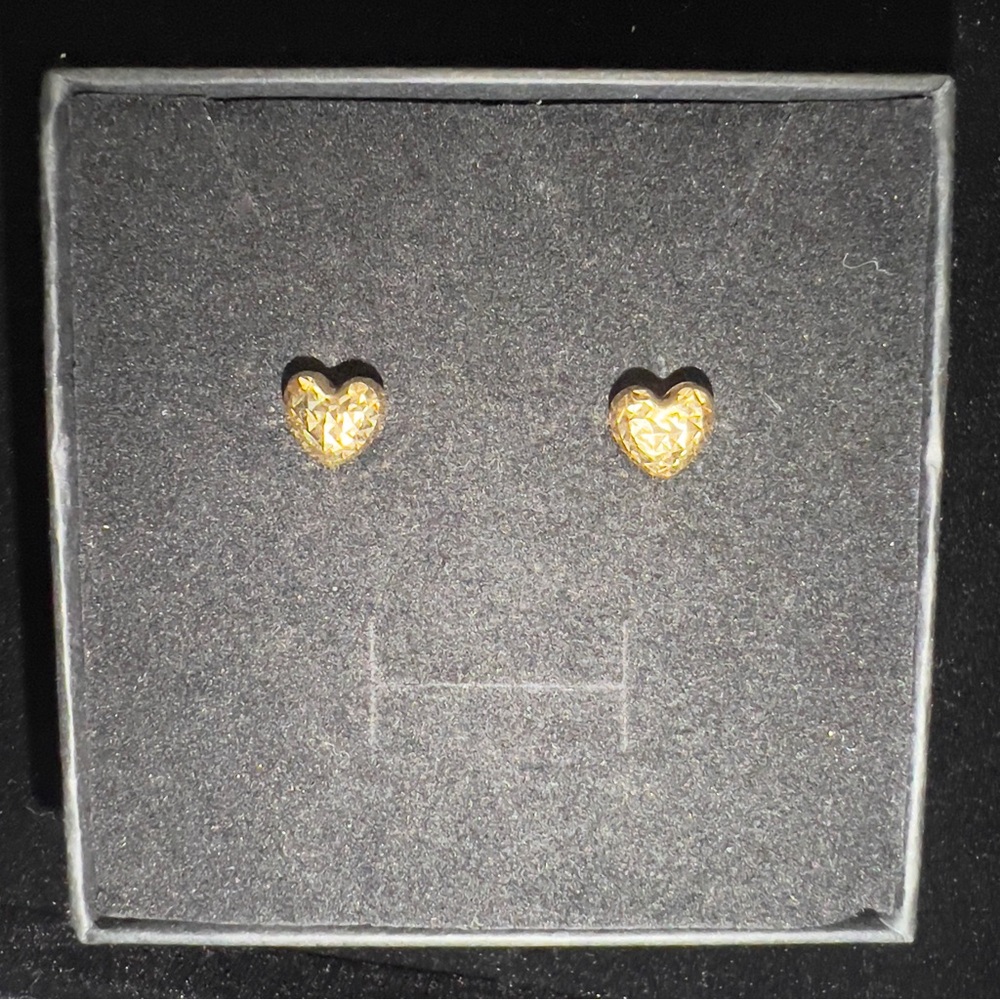 18k Gold Heart Diacut Stud Earrings